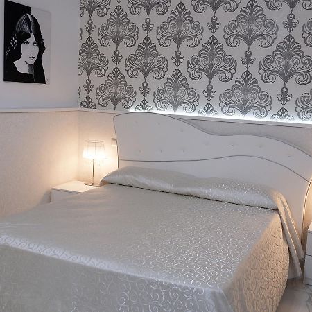 La Dimora Del Marchese Bed & Breakfast คาตาเนีย ภายนอก รูปภาพ