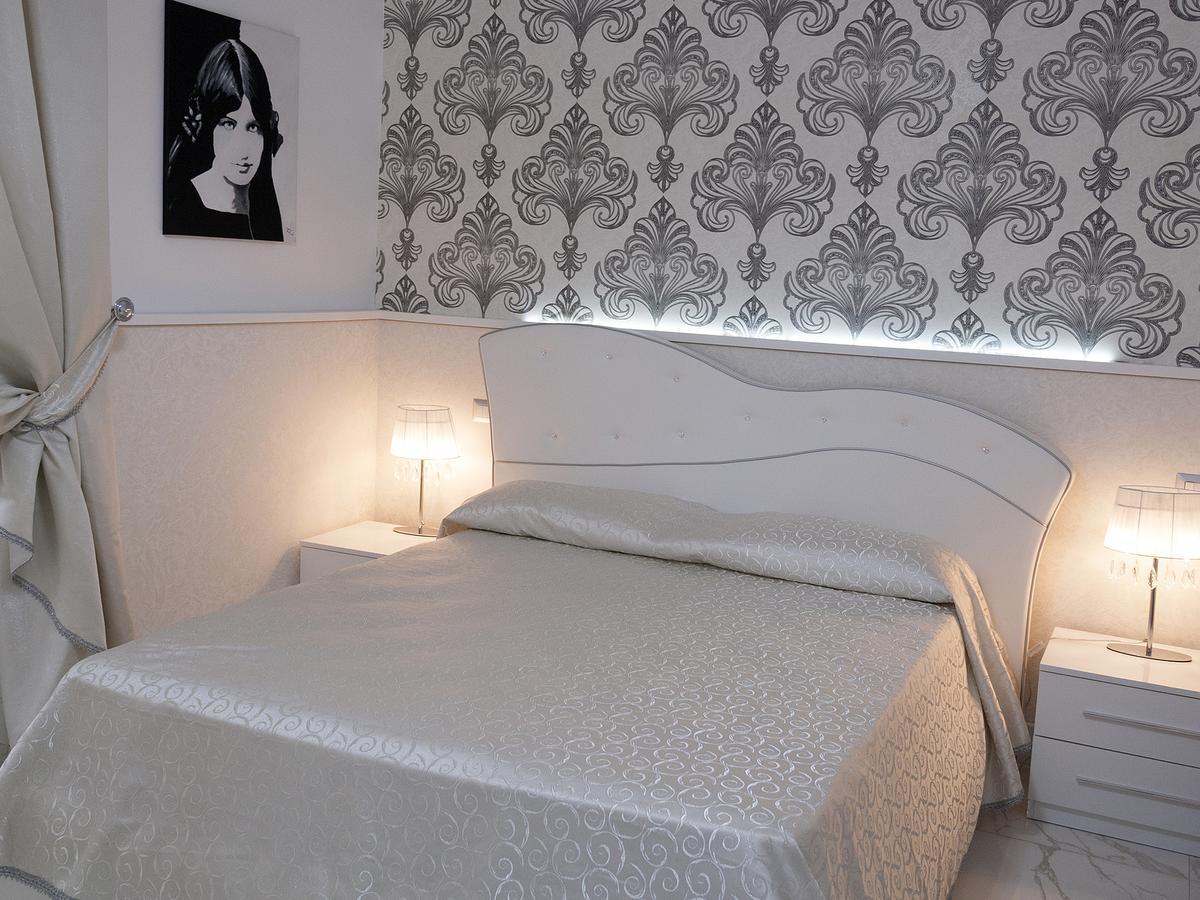 La Dimora Del Marchese Bed & Breakfast คาตาเนีย ภายนอก รูปภาพ