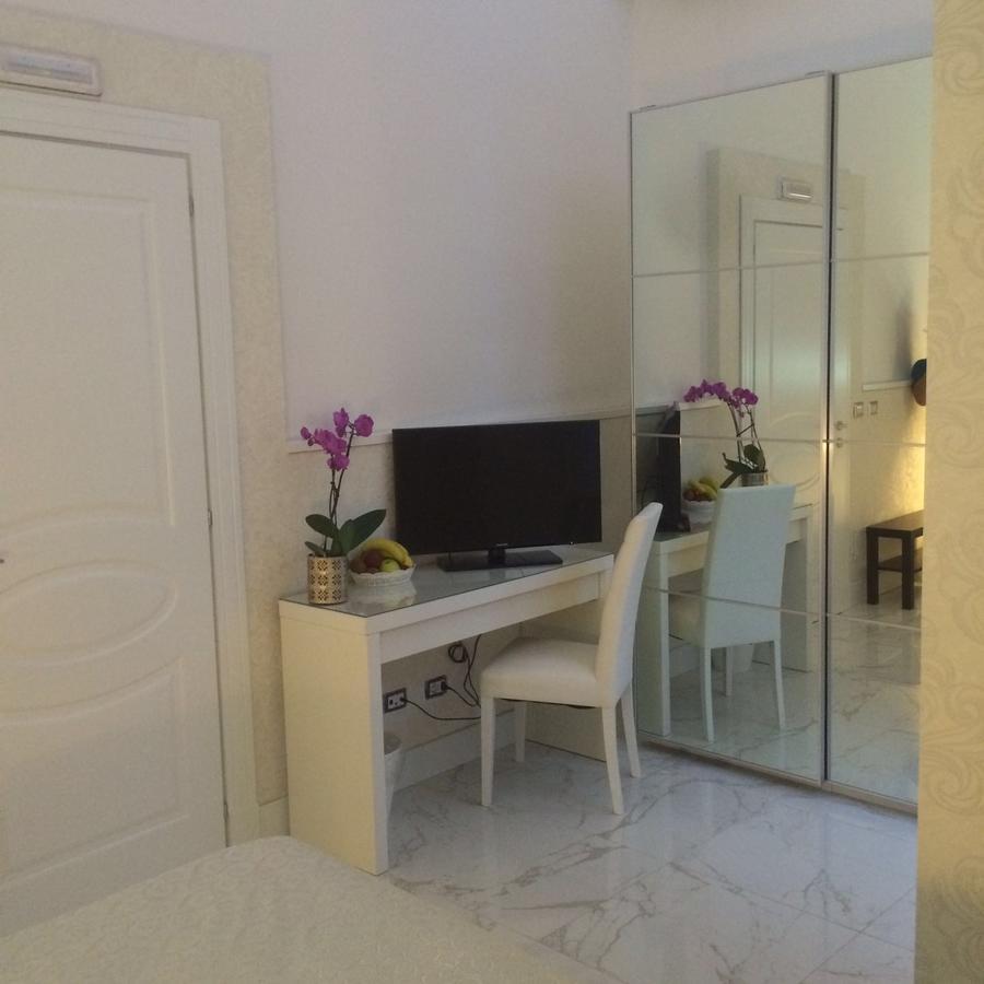 La Dimora Del Marchese Bed & Breakfast คาตาเนีย ภายนอก รูปภาพ