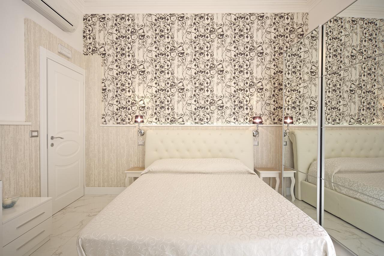 La Dimora Del Marchese Bed & Breakfast คาตาเนีย ภายนอก รูปภาพ