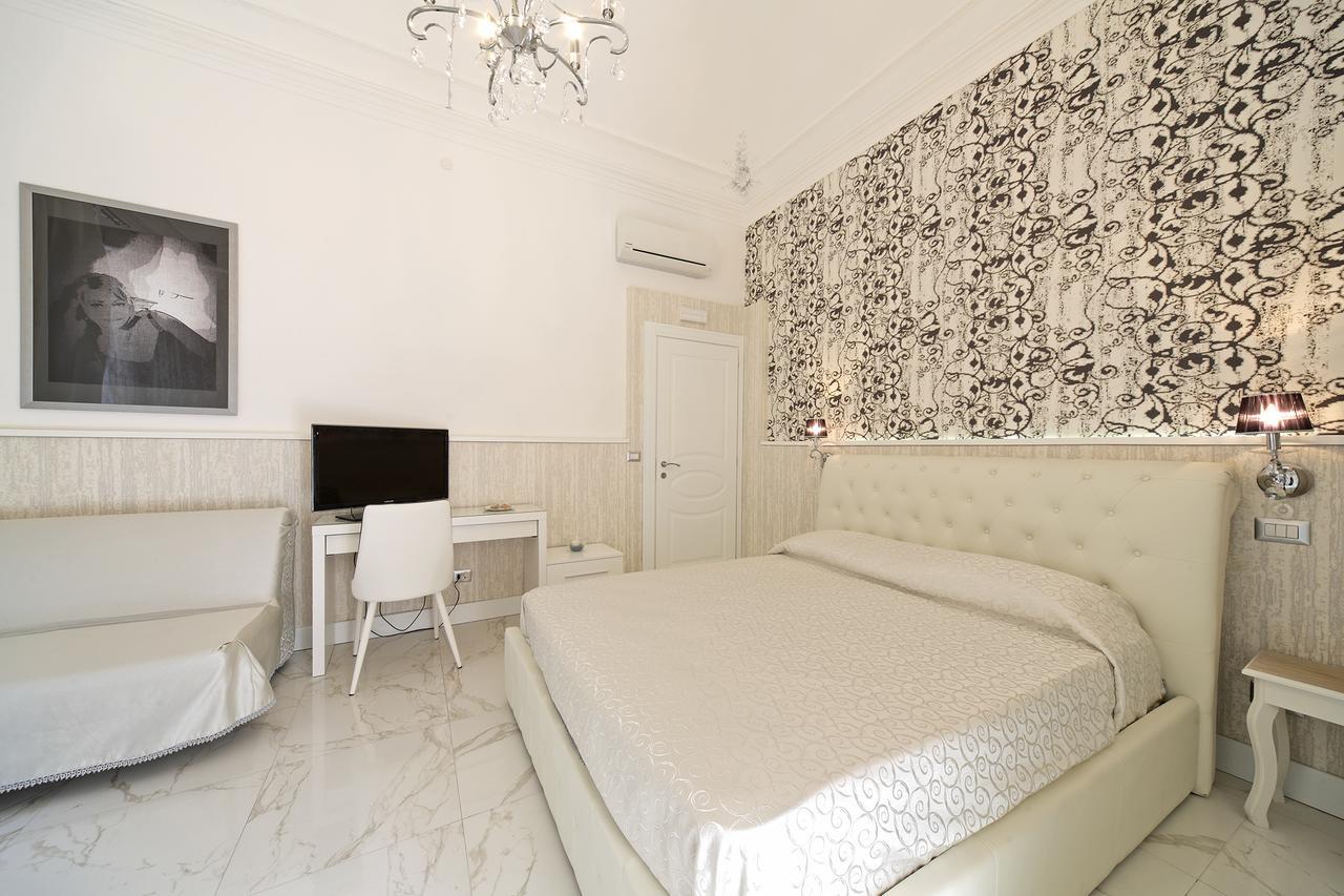 La Dimora Del Marchese Bed & Breakfast คาตาเนีย ภายนอก รูปภาพ